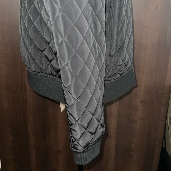 Women's Levi's Diamond Quilted Black Bomber Jacket, Size: X-Large - Picture 9 of 13